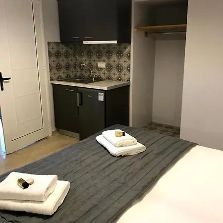 Tasoula's Beachside Apartament Palaiochora